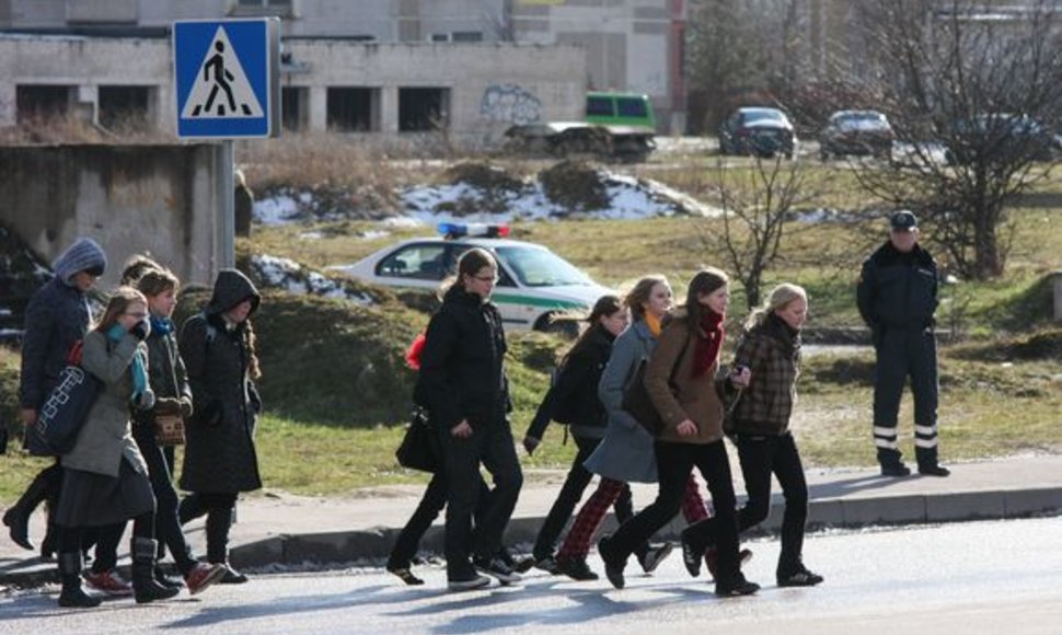 Užvakar Kauno gatvėse po automobilių ratais pateko net 4 per pėsčiųjų perėja ėję jaunuoliai.