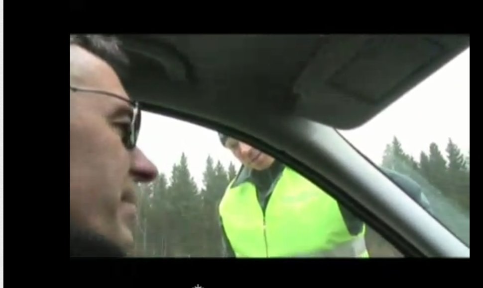 Milvydo Juškausko susidūrimo su Klaipėdos pareigūnais akimirka. Anot vairuotojo, net važiuodamas 250 km/val. greičiu, jis niekam nesukėlė grėsmės ir nepažeidė įstatymų.