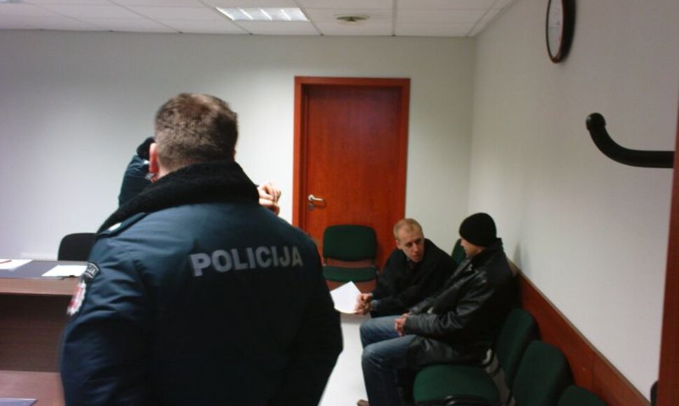 Klausimus dėl suėmimo teismas sprendžia už uždarų durų.