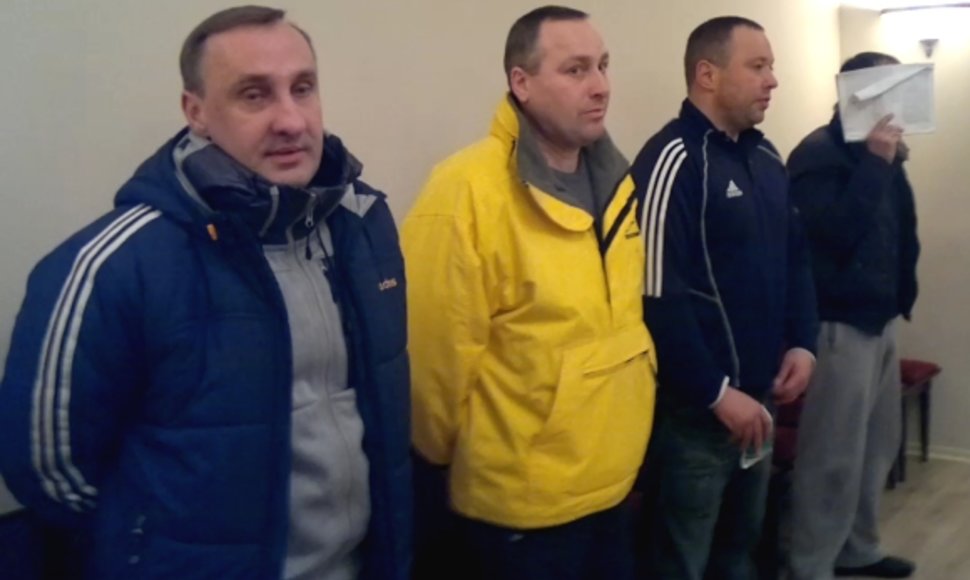 Keturi kauniečiai – (iš kairės) R.N.Žlioba, M.Žilinskas, T.Tumasonis ir E.Bilinskas, trečiadienio vakarą Vilniaus apygardos teisme išklausė griežto nuosprendžio, tačiau laisvės kol kas neprarado.