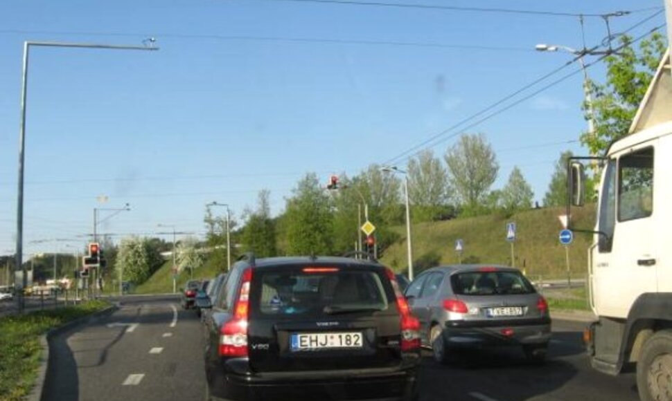 Daliaus įsitikinimu, reikia reguliuoti &scaron;iuos Savanorių prospekto ir Riovonių gatvės sankryžoje esančius &scaron;viesoforus.