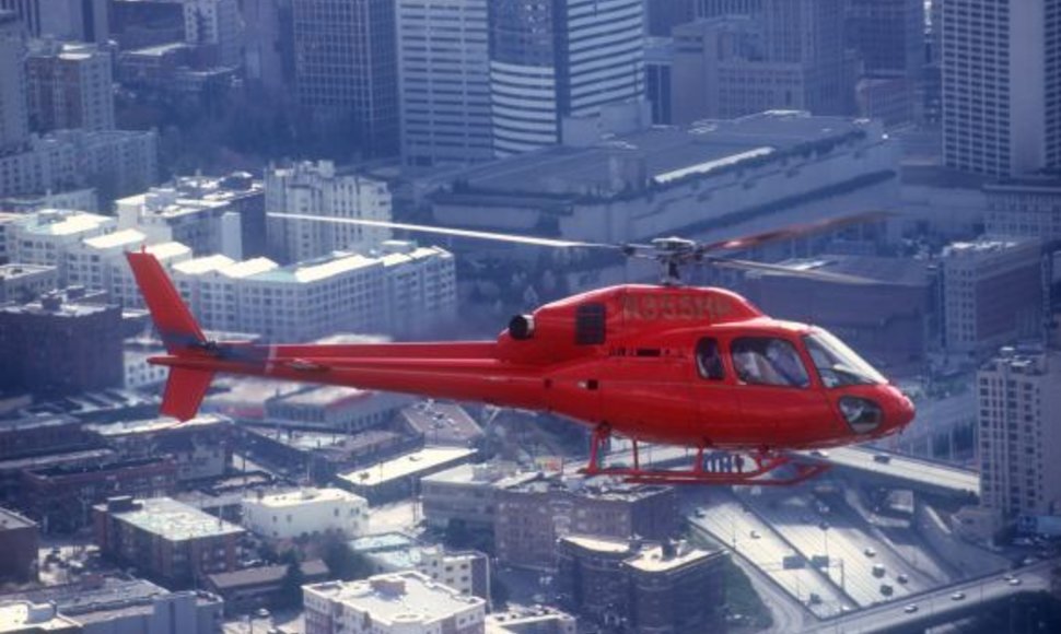 Verslininkas įsigijo tokį kaip šis „Eurocopter AS 355 NP“ sraigtasparnį.