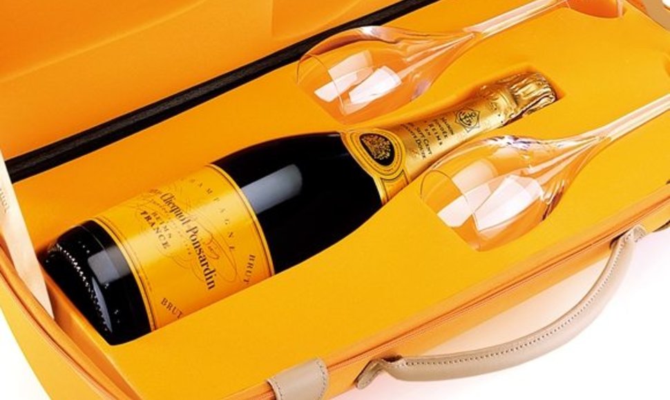 Prancūziško šampanas „Veuve Cliquot Brut“, kurio butelis Panevėžyje kainuoja 177 litus.