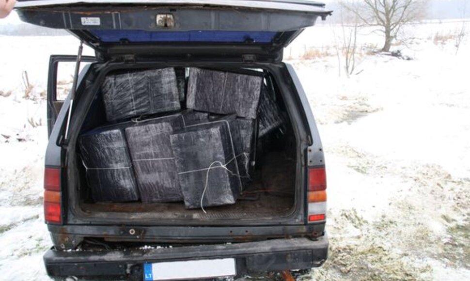 Griovyje atsidūręs bėglio visureigis