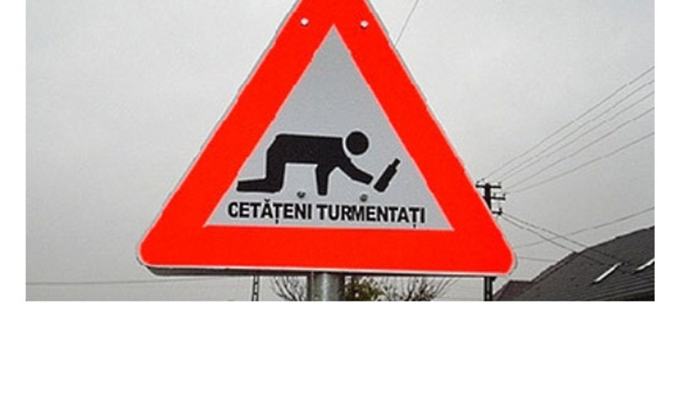 Rumuniški kelio ženklai „Atsargiai! Girtuokliai“