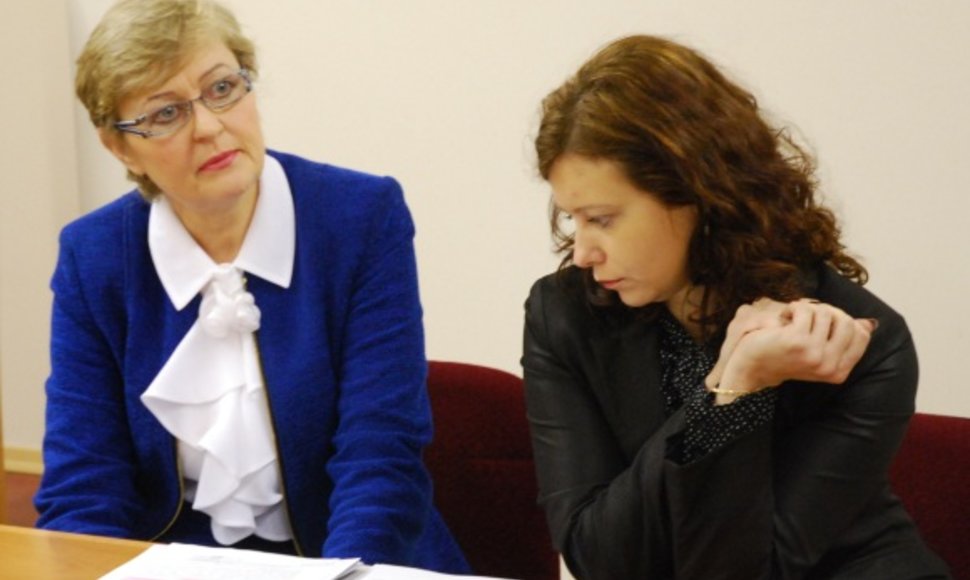 Generalinės prokuratūros Personalo skyriaus vyriausioji prokurorė Danutė Blažienė (kairėje) su padėjėja Gintare Bliujiene.
