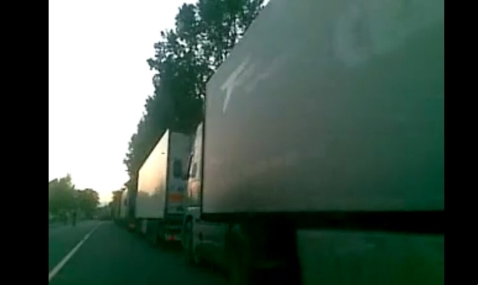 Sunkvežimių eilė pasienyje su Rusija