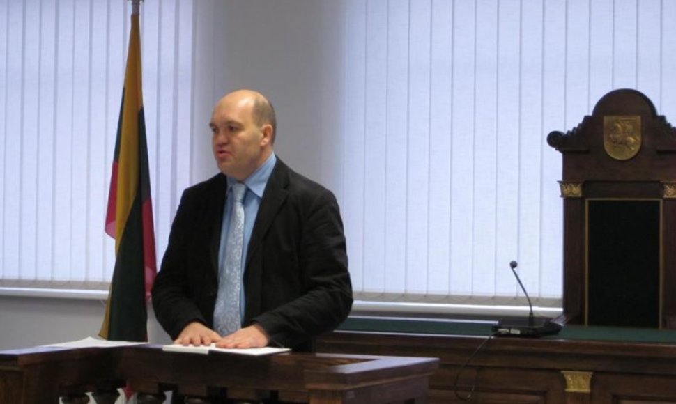 Vaikų ekskursijos metu apie Konstituciją svečiams pasakojo teisėjas Vidas Stankevičius.