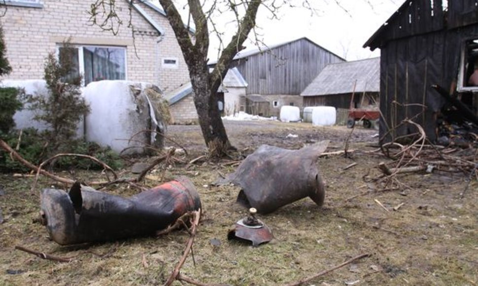 Vyriškį sužalojo sprogusių dujų balionų nuolaužos.