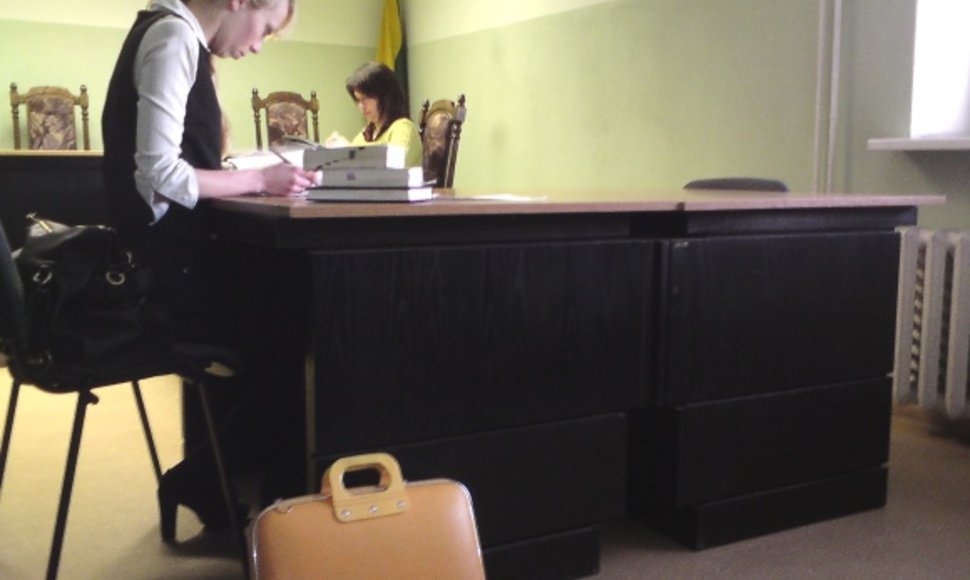 Atsakovams Kastujevams skirta vieta teismo salėje pirmadienį, kaip jau tampa įprasta, liko tuščia.