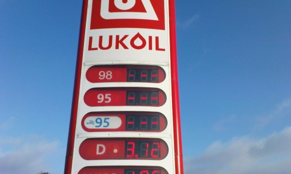 „Lukoil“ degalinė pritrūko benzino.