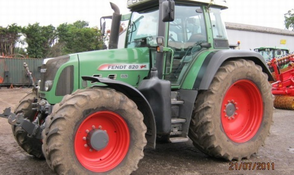 Traktorius „Fendt 820“