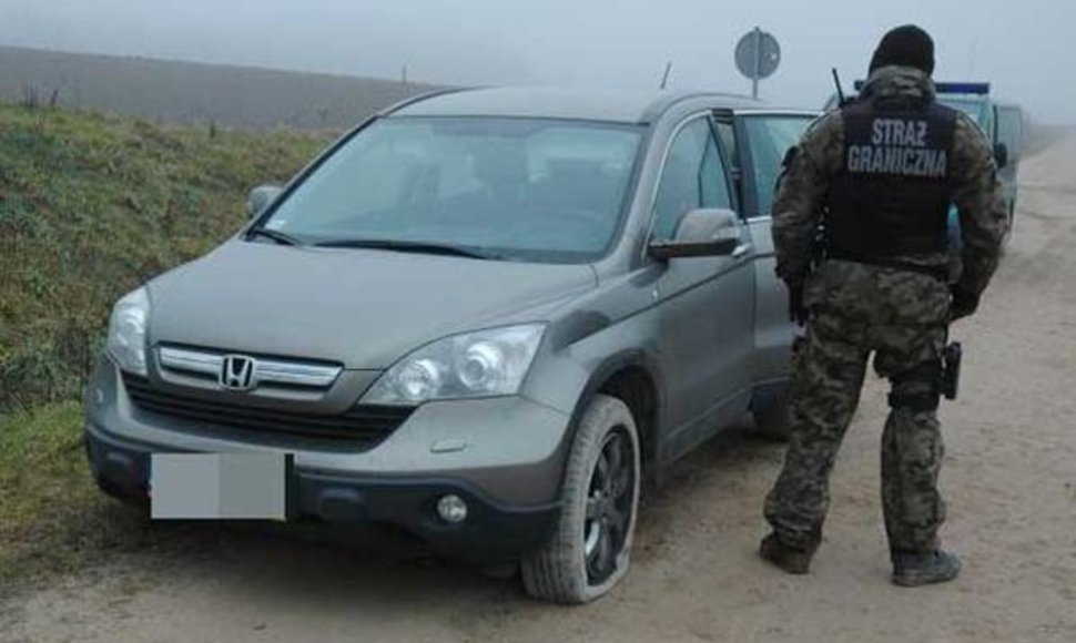 Lietuvoje sulaikytas Lenkijoje vogtas visureigis „Honda CR-V“.