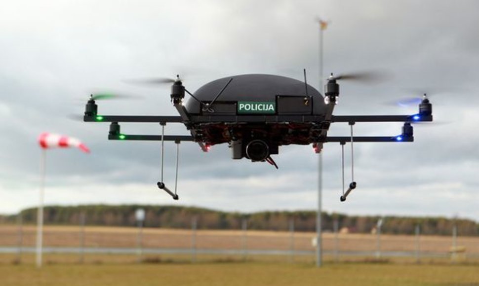 Vilniaus policija kartu su sostinės savivaldybe įsigijo skraidantį nepilotinį aparatą su vaizdo stebėjimo įranga.