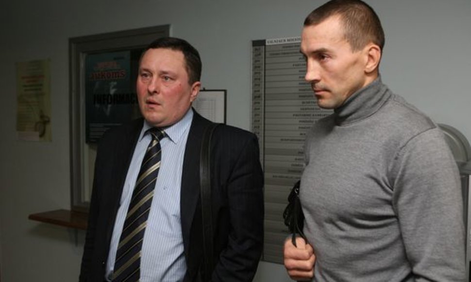ValentinasGalubovskis (dešinėje) ir jo advokatas