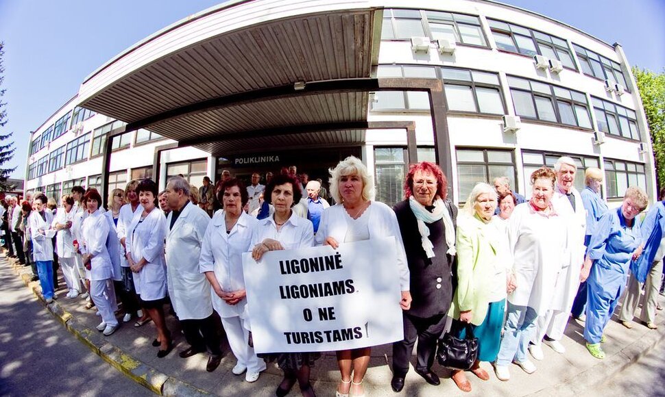 Antakalnio ligoninės medikų piketas prie ligoninės