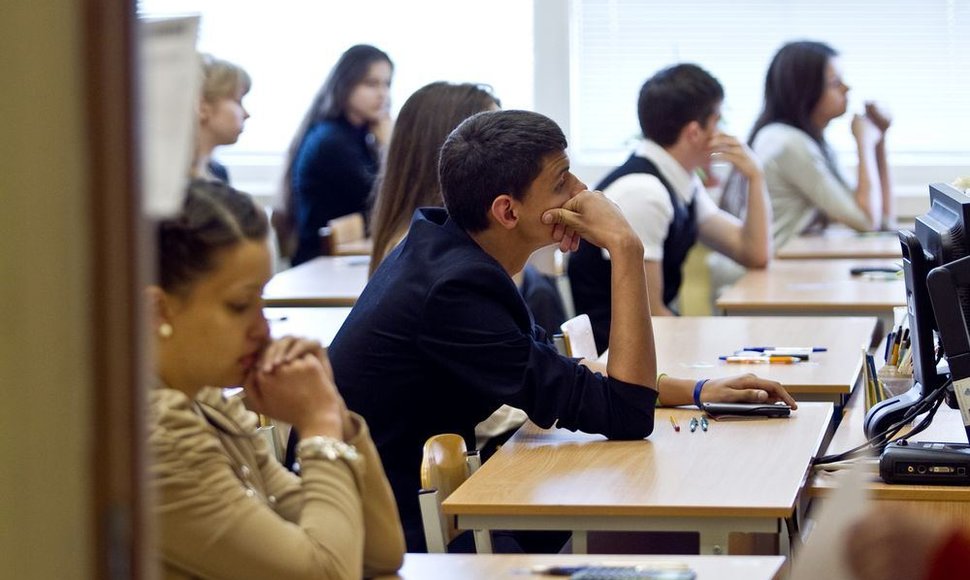 Abiturientai rinkosi laikyti matematikos valstybinio brandos egzamino.