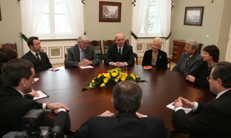 Šalies vadovas su Seimo valdyba aptarė Lietuvos pilietybės įstatymo pataisas.