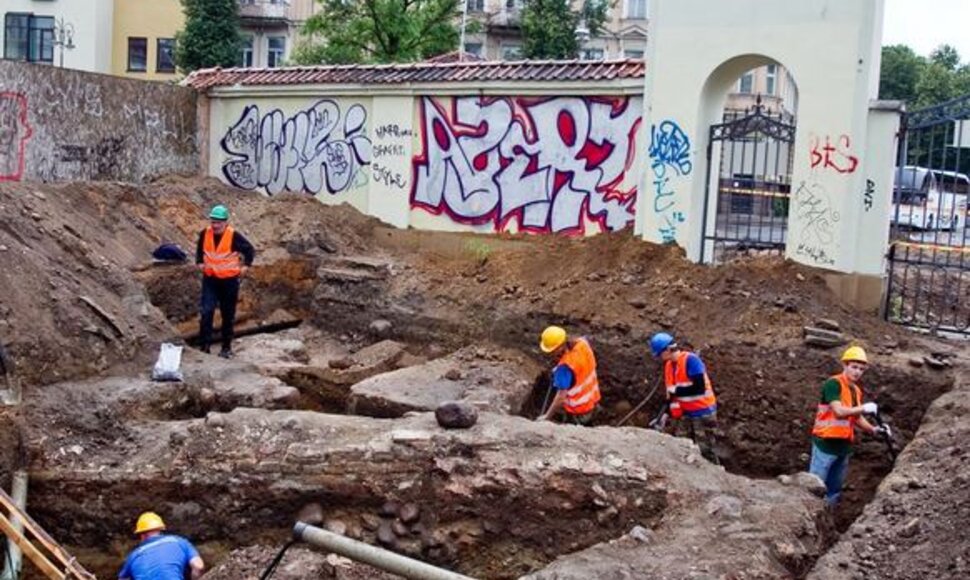 Bernardinų sode vykstantys archeologiniai kasinėjimai pateikė staigmenų.