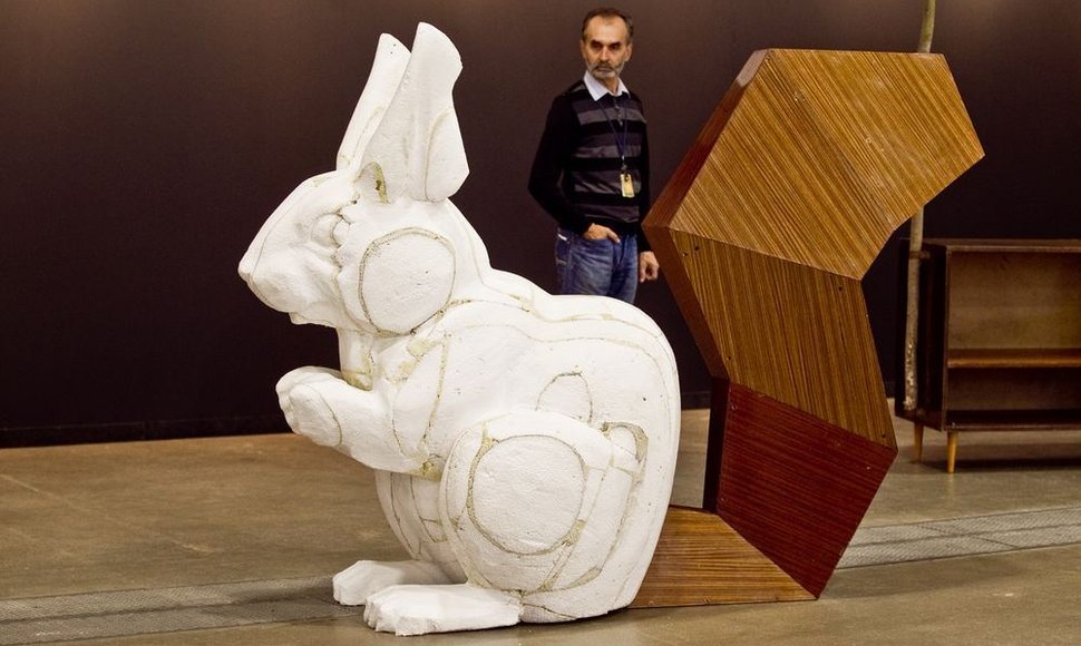 Geriausia ARTVILNIUS'12 skulptūra – Nerijaus Ermino „Voveraitė ir siena“