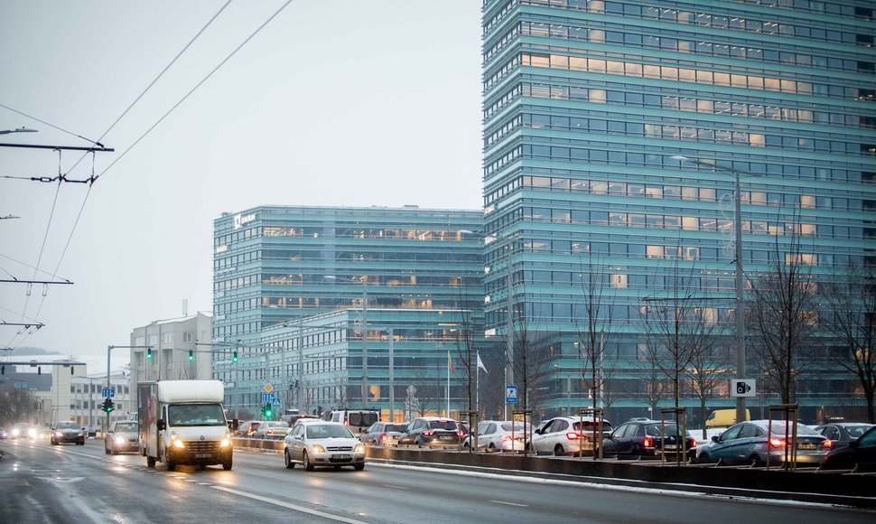 Paskutinę dieną prieš Kalėdų šventes Vilnius sustojo spūstyse.