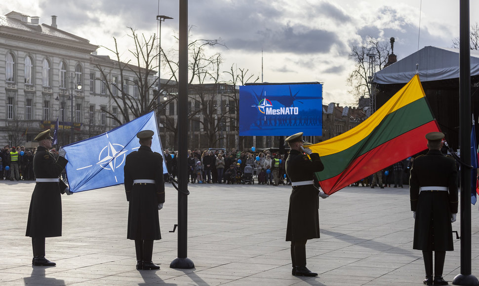 Lukiškių aikštėje vyko Lietuvos įstojimo į NATO minėjimas