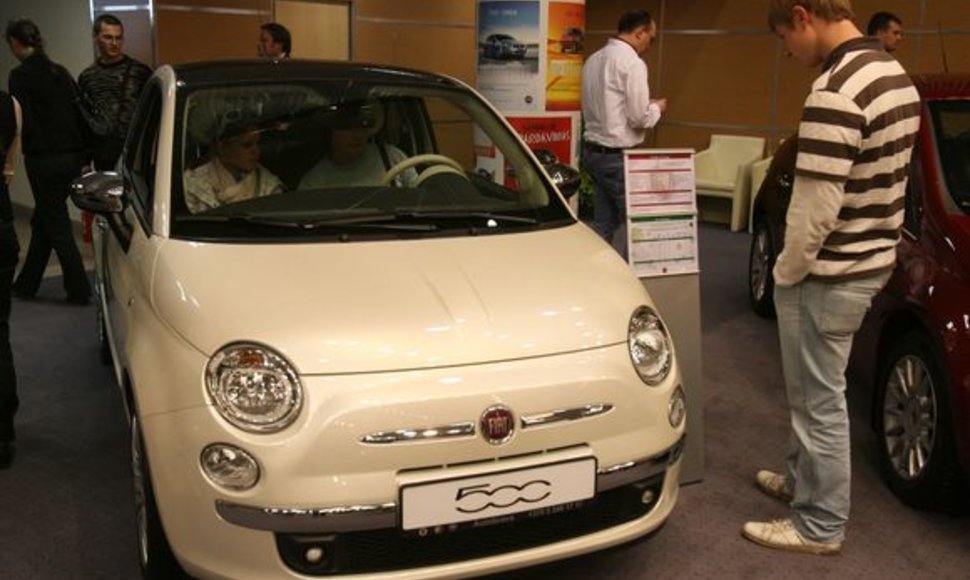 Fiat 500. LITEXPO parodų rūmuose prasidėjo tradicinė automobilių ir laisvalaikio transporto priemonių paroda ALT 2009 