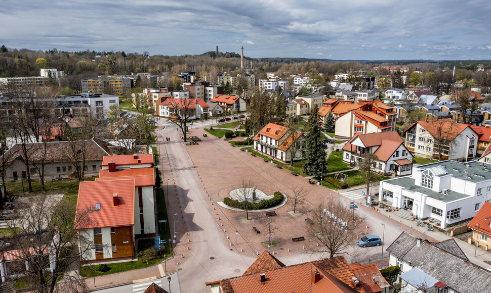 Bir&scaron;tonas &ndash; kurortinis miestas Lietuvos pietuose, Kauno apskrityje.