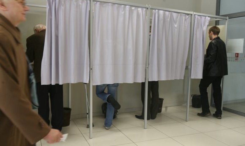 Prie išankstinio balsavimo vietos Vilniuje – eilės.