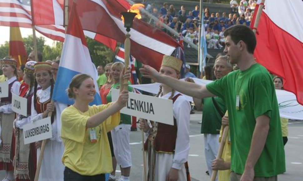 Akimirkos iš sporto žaidynių atidarymo šventės.