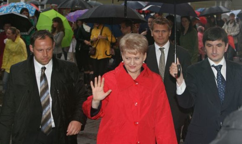 Šventinis prezidentės inauguracijos koncertas – merkiant lietui.