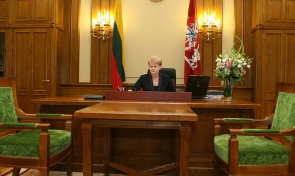 Dalia Grybauskaitė savo kabinete.