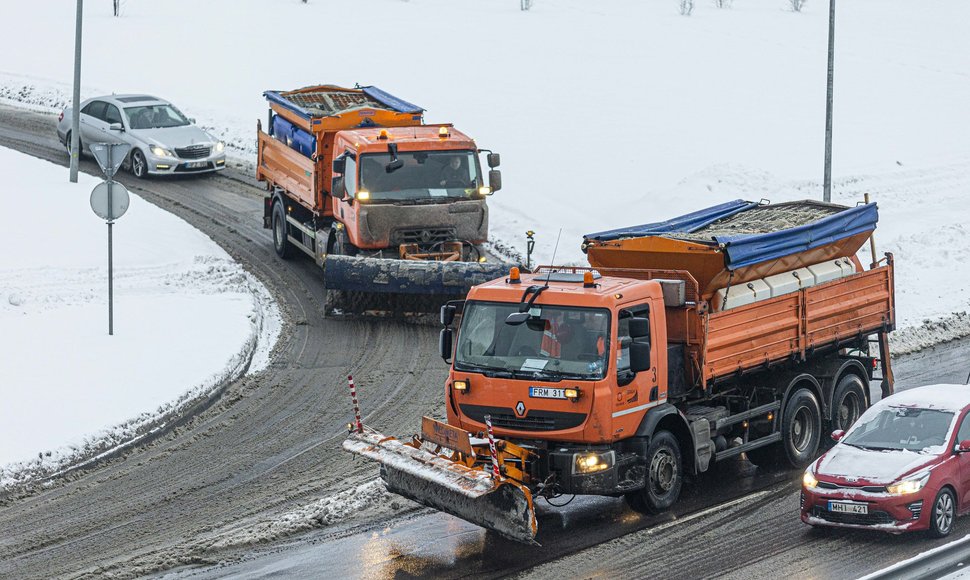 Lietuvoje eismą apsunkino plikledis