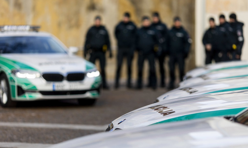 NATO viršūnių susitikimui policijos įsigytų automobilių perdavimo ceremonija