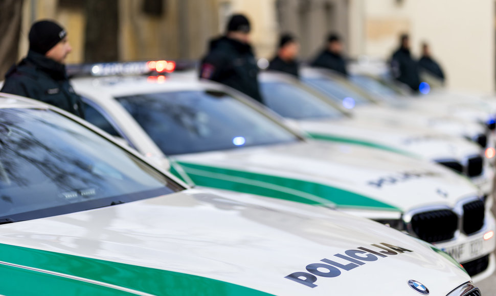 NATO viršūnių susitikimui policijos įsigytų automobilių perdavimo ceremonija