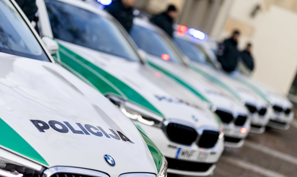 NATO viršūnių susitikimui policijos įsigytų automobilių perdavimo ceremonija