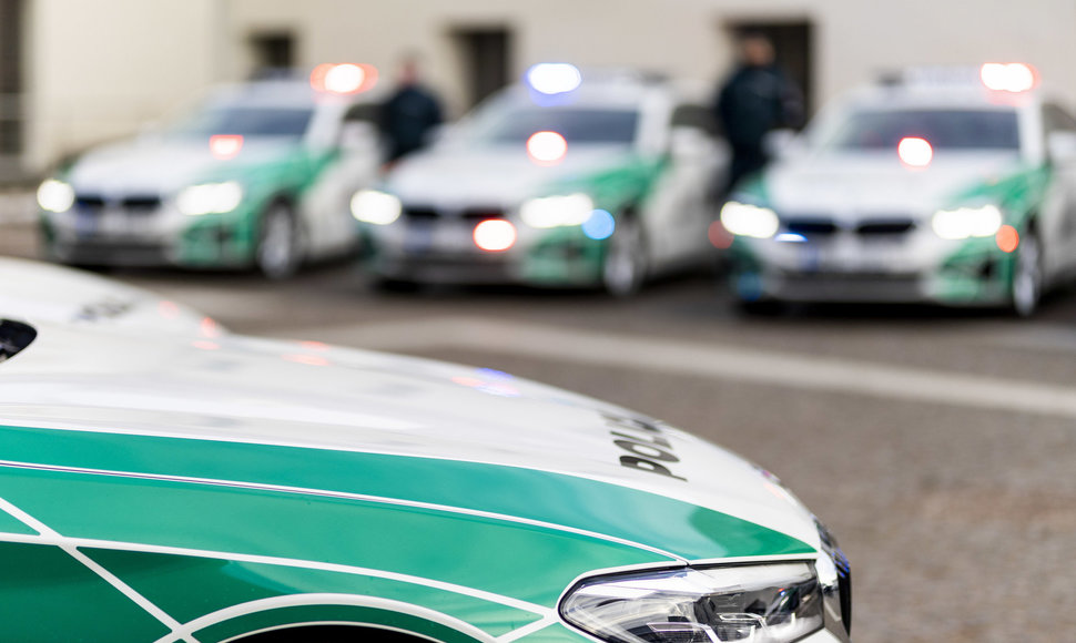 NATO viršūnių susitikimui policijos įsigytų automobilių perdavimo ceremonija