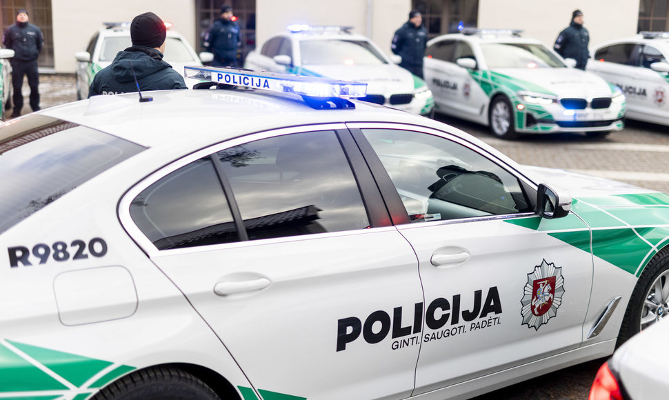 NATO viršūnių susitikimui policijos įsigytų automobilių perdavimo ceremonija