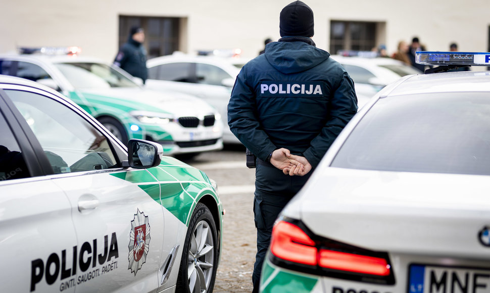 NATO viršūnių susitikimui policijos įsigytų automobilių perdavimo ceremonija