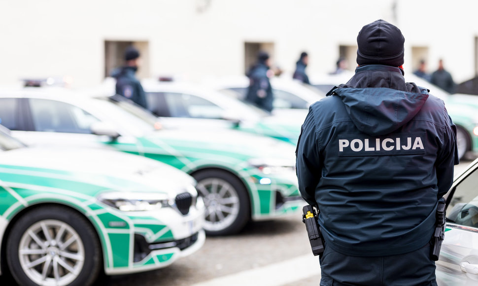 NATO viršūnių susitikimui policijos įsigytų automobilių perdavimo ceremonija