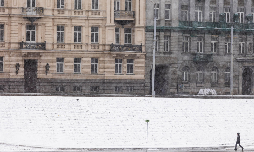 Lietuvoje eismo sąlygas sunkino gausūs krituliai