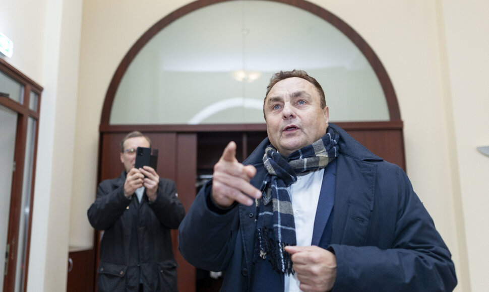 Pradės nagrinėti apkaltos iniciatyvą Seimo nariui Petrui Gražuliui