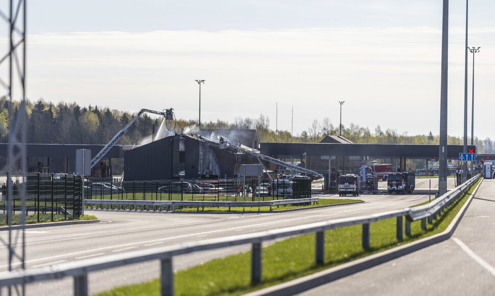 Gaisras Medininkų pasienio punkte: sudegė muitinės angaras