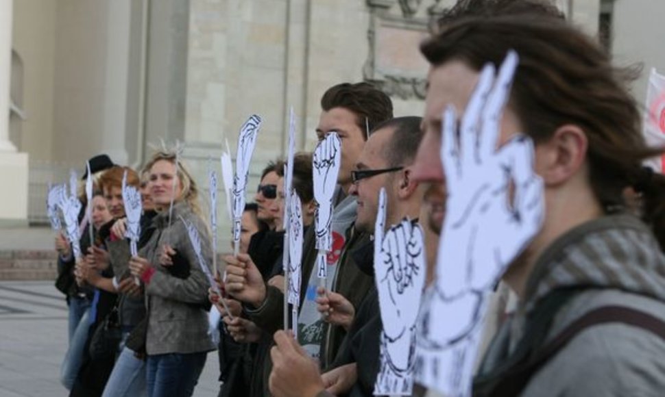 Lietuvos kurtieji, minėdami Tarptautinę kurčiųjų dieną, penktadienį Vilniuje organizuoja eitynes, kuriomis siekiama atkreipti visuomenės ir valdžios dėmesį į sunkumus, su kuriais susiduria negirdintys žmonės.