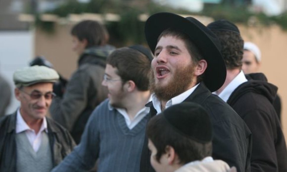Žydų religinė bendruomenė Chassidie Chabad Lubavitch antradienio vakarą Vilniuje, Rotušės aikštėje surengė žydų šventę Sukot.