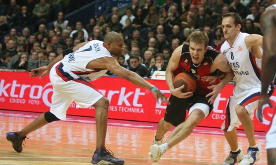 Vilniaus &bdquo;Lietuvos rytas&ldquo; žaidžia pirmąsias naujojo Eurolygos sezono rungtynes namie su Stambulo &bdquo;Efes Pilsen&ldquo; krep&scaron;ininkais. 