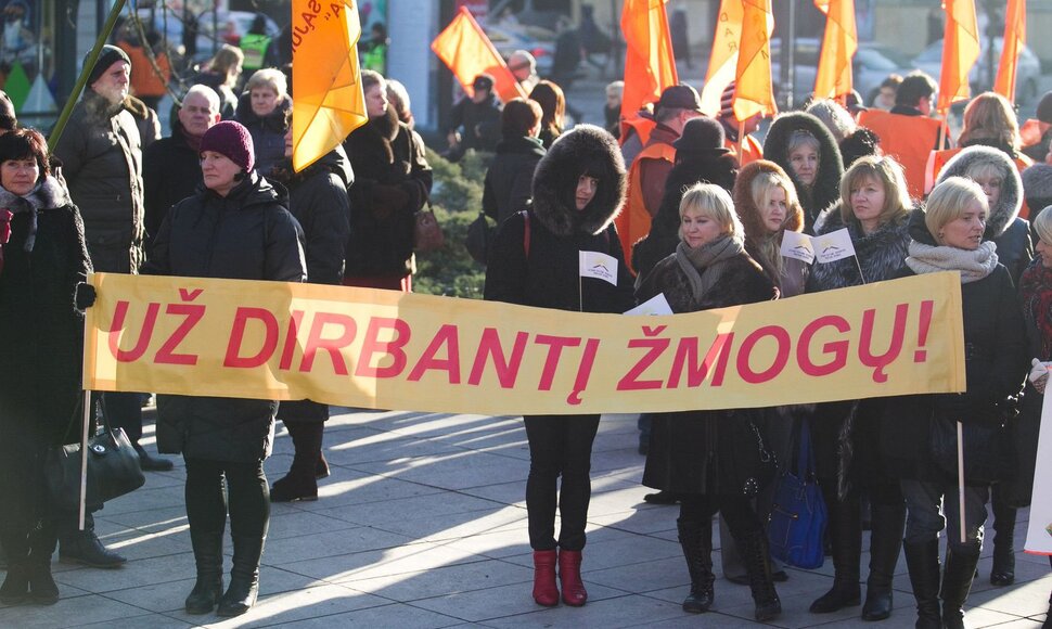 Prie Vyriausybės rūmų Vilniuje vyko profesinių sąjungų organizuojamas mitingas.