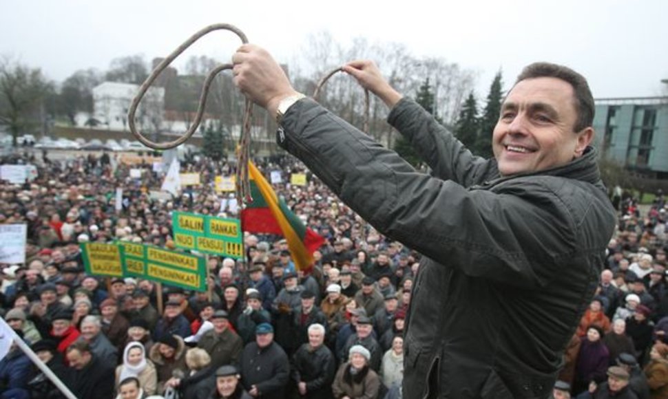 Gruodžio 10 d. prie Vilniaus Sporto rūmų įvyko protesto mitingas. Mitingą organizavo Lietuvos pagyvenusių žmonių asociacija, prie jo prisidėjo ir Pensininkų partija.