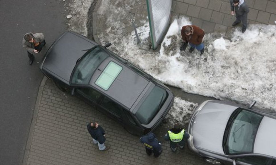 Automobilis su stoglangiu, sukėlęs ilgą diskusiją, kurios dalyviai taip ir nieko nesusitarė.