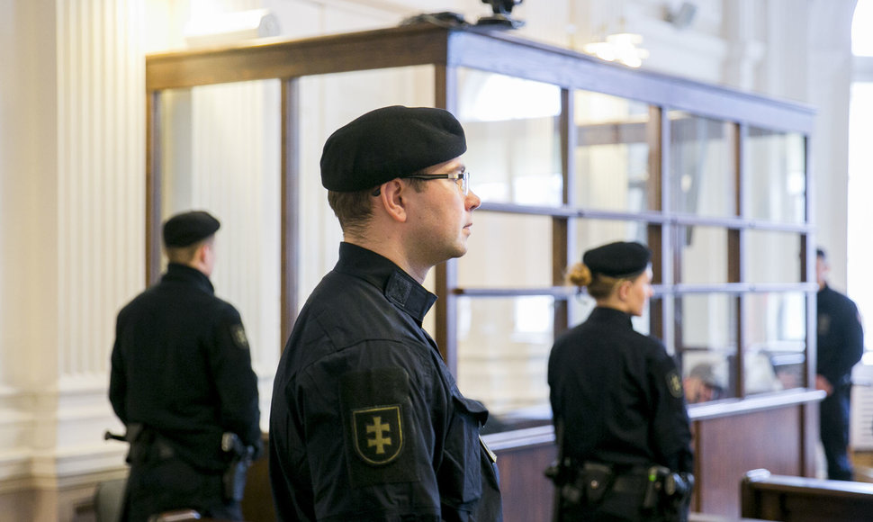 Vilniuje nuteistos narkotikus platinusios „Lapinų“ gaujos nariai išgirdo atnaujintą nuosprendį